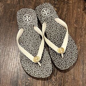 Tory Burch Monochrome Geometric Flip Flops